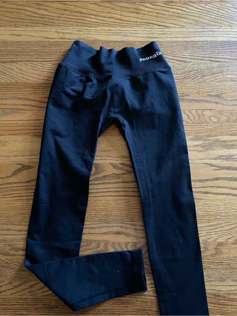 YoungLA v-back leggings
